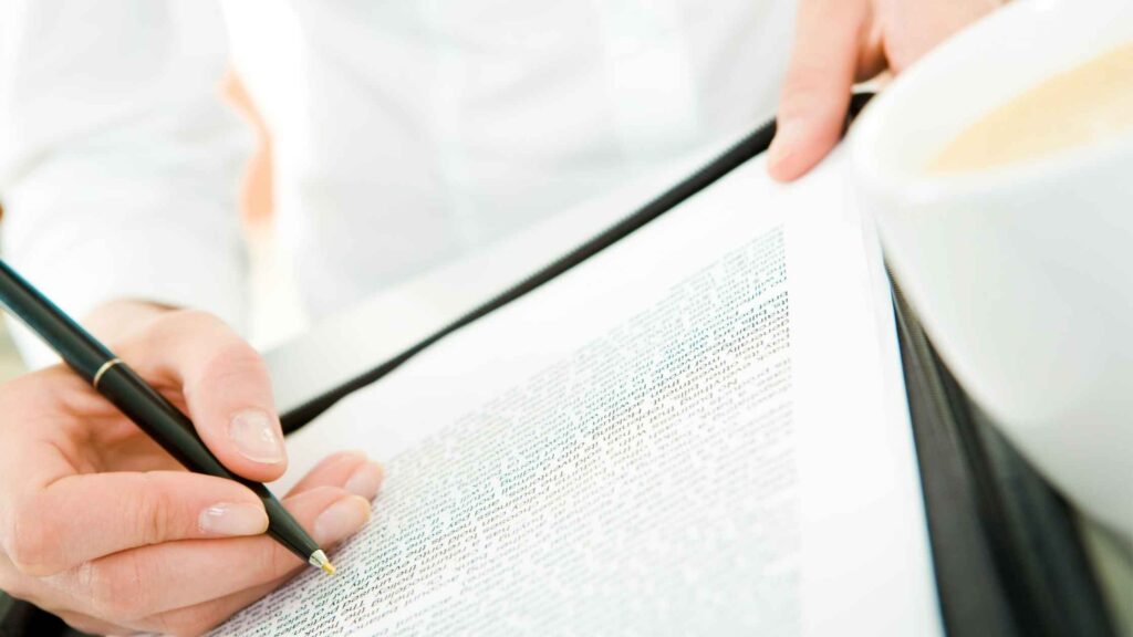 The Dos and Don’ts of Hiring Professional Movers Written Contract Section Image